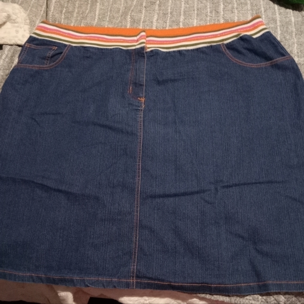 Fine Jeans Brand Ladies Stretch Waist Blue Jean Skirt.  Size 36